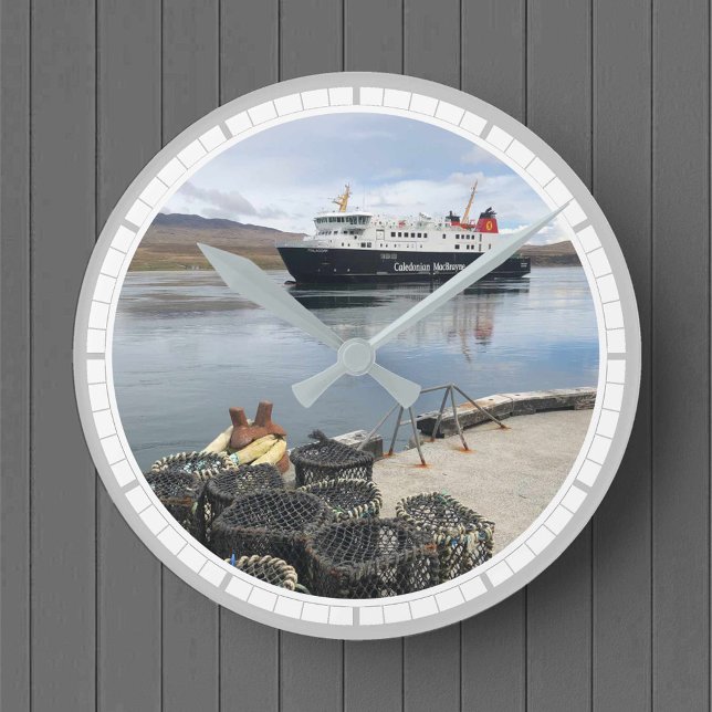 Horloge Ronde Ferry et port sur l'île d'Islay, Écosse (Créateur téléchargé)