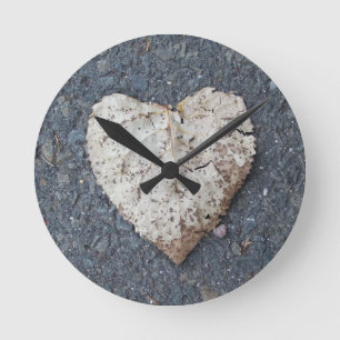 Horloge Ronde Feuille en forme de coeur sur l'horloge de