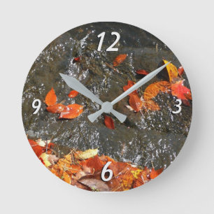 Horloge Ronde Feuilles d'automne dans la cascade I Photographie 