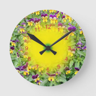 Horloge Ronde Fleurs d'alto dans un jardin de ressort