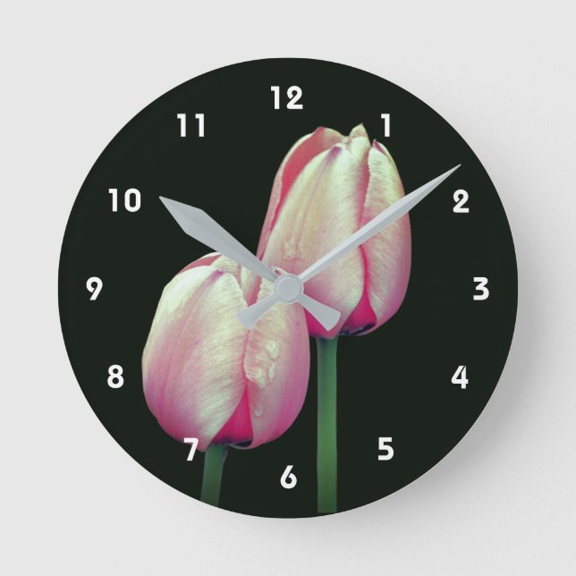 Horloge Ronde Fleurs de tulipe rose goutte de pluie  (Recto)