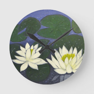 Horloge Ronde Fleurs Nénuphars blanches dans un étang.