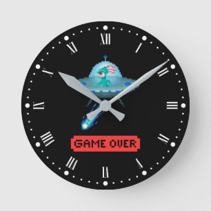 Horloge Ronde 'Game Over' Extraterrestre Volant en Ovni, Pixel A