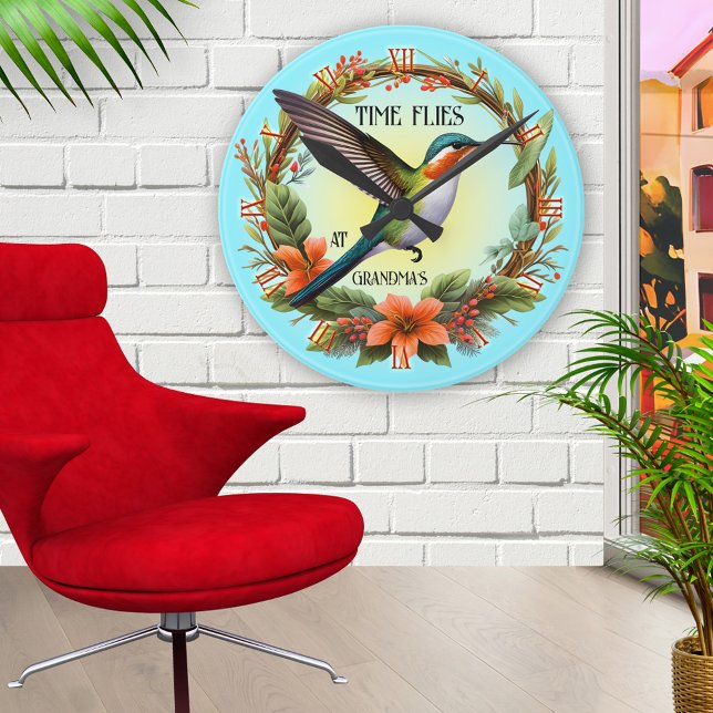 Horloge Ronde Grand-mère de colibri (Artistic wall clock featuring a painting of a hummingbird on a floral wreath - grandma - grandmother)
