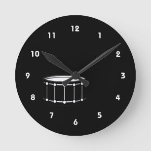 Horloge Ronde graphique noir de piège avec sticks.png