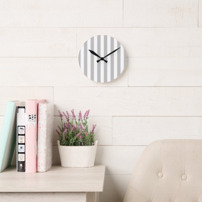 Horloge Ronde Grey & White Stripe Clock (Salle de lecture)