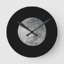 Gros plan sur la pleine lune dans le ciel nocturne