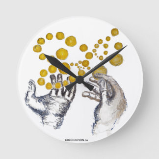 Horloge Ronde Hands Outstretched with Golden Globes Artist Clock