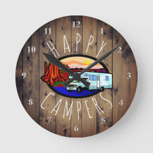 Horloge Ronde Happy Campers Retraite RV Camping Rustic Wood