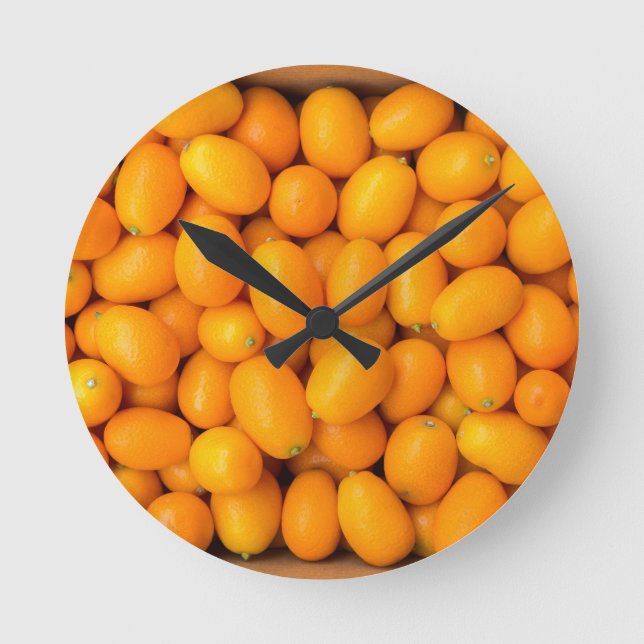 Horloge Ronde Heap of orange kumquats dans cardboard box (Recto)