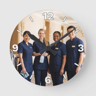 Horloge Ronde Hotel Housekeeping Staff Team Decor