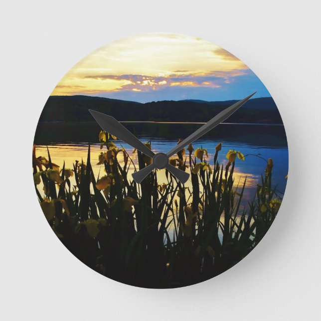 Horloge Ronde Iris jaunes sur la rive du lac Arrowhead (Recto)