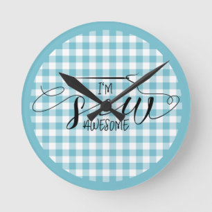 Horloge Ronde Je suis Sew Awesome Blue En vichy