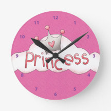 Jolie princesse rose et couronne sur nuage