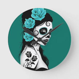 Horloge Ronde Jour bleu turquoise de la fille morte de crâne de
