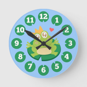 Horloge Ronde Kawaii frog with sparkling eyes on a lily pad