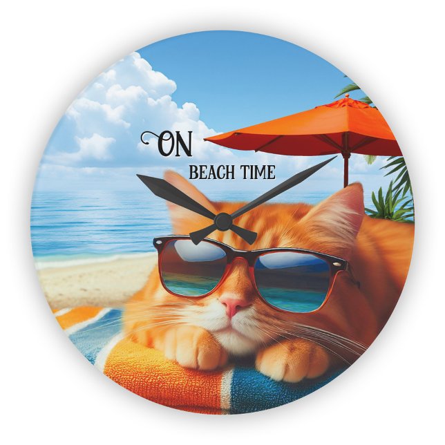 Horloge Ronde Kitty Snoozing sur la plage été (Wall clock featuring a colorful painting of a kitty snoozing on the beach)