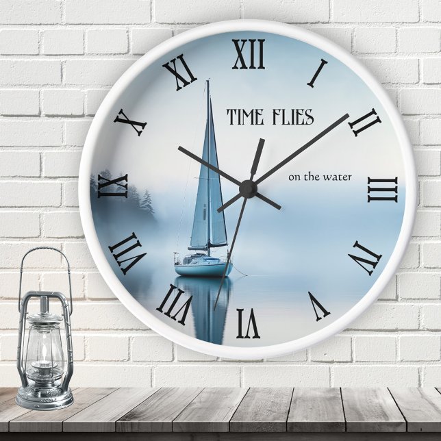 Horloge Ronde La paix nautique (Peaceful nautical wall clock featuring a painting of a sailboat on calm water - sailor - beach house)