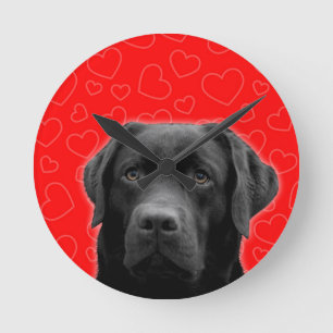 Horloge Ronde Labrador noir avec Coeurs rouges