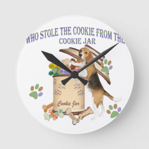 Horloge Ronde Le beagle a volé le biscuit de la boîte à biscu