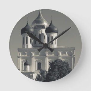 Horloge Ronde Le Kremlin et la cathédrale de la Trinité de Psk