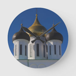 Horloge Ronde Le Kremlin et la cathédrale de la Trinité de Psk