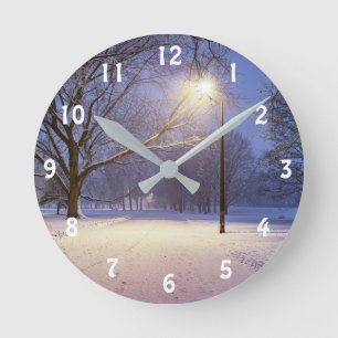 Horloge Ronde Lumières de rue et couvert de neiges