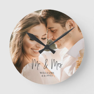 Horloge Ronde M. et Mme Wedding Couple Round Clock