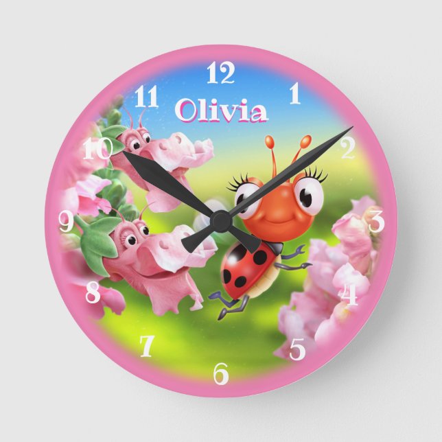 Horloge Ronde Magnifique Ladybug dans le jardin fleuri. (Recto)
