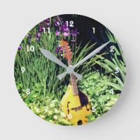 Mandolin Et Iris Flower Garden