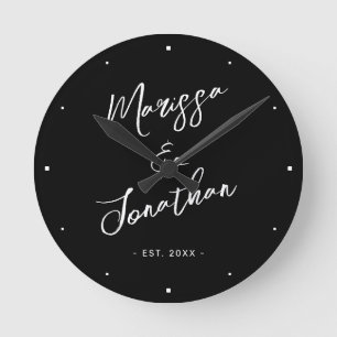 Horloge Ronde Mariage de script moderne noir blanc main lettres