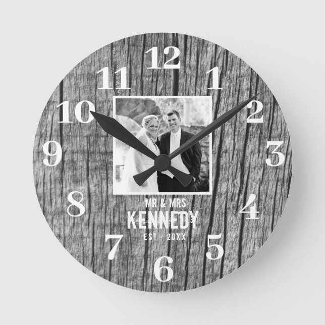 Horloge Ronde Mariage photo en bois rustique noir et blanc (Recto)