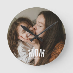 Horloge Ronde Minimaliste Maman Moderne Établie Photo Blanc