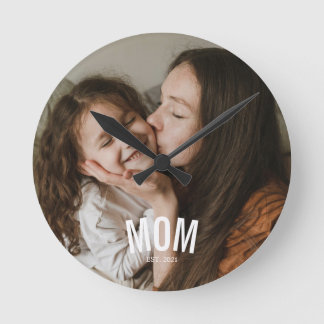Horloge Ronde Minimaliste Maman Moderne Établie Photo Blanc
