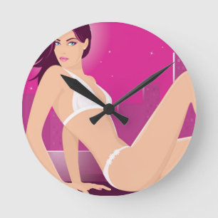 Horloge Ronde Modèle femelle exotique utilisant un bikini blanc