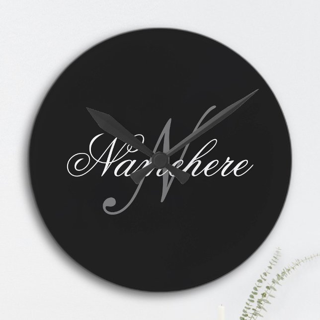 Horloge Ronde Monogramme de nom noir et blanc personnalisé uniqu (Créateur téléchargé)
