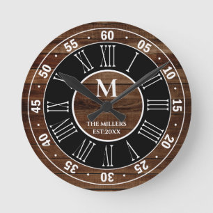 Horloge Ronde Monogramme en bois Brown rustique de chiffre