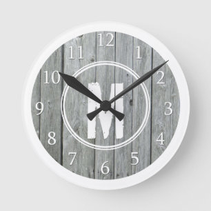 Horloge Ronde Monogramme Gris Blanc Distressed Wood