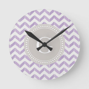 Horloge Ronde Monogramme gris pourpre en pastel chic de coutume