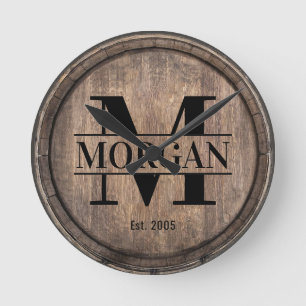 Horloge Ronde Monogramme Nom de famille initial Rustic Faux Bois