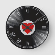 Montre disque vinyle et éléments musicaux