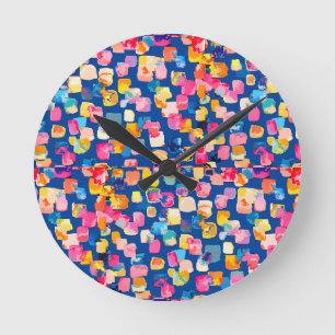Horloge Ronde Motif Carré Abstrait peint brillamment