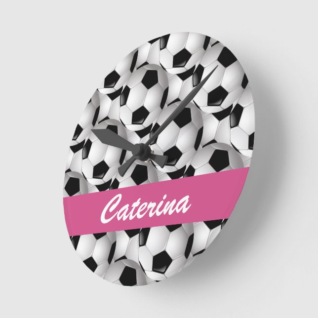 Horloge Ronde Motif de balle de football personnalisé rose (Angle)