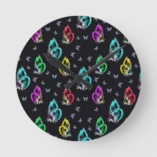 Horloge Ronde Motif de papillon noir coloré