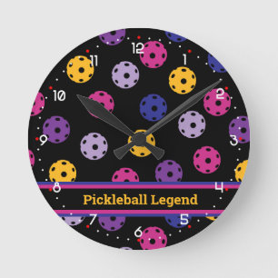 Horloge Ronde Neon sur le pickleball noir, texte personnalisé