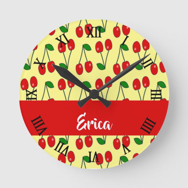 Horloge Ronde Nom personnalisé cerises rouges sur jaune (Recto)