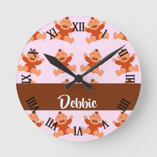 Horloge Ronde Nom personnalisé pleurant des bébés roses
