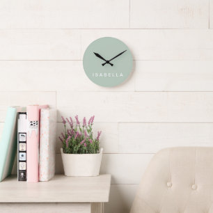 Horloge Ronde Nom personnalisé Vert Sauge Minimaliste Moderne