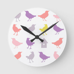 Horloge Ronde Oiseaux pastel rose et violet avec Birdhouse
