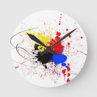 Horloge Ronde Peignez le jaune de rouge bleu de noir d'art